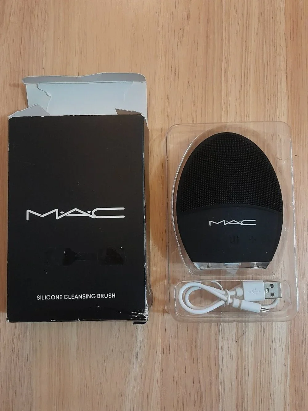 MAC Cosmetics Rechargeable Silicone Cleansing Brush Deep Cleansing Brush